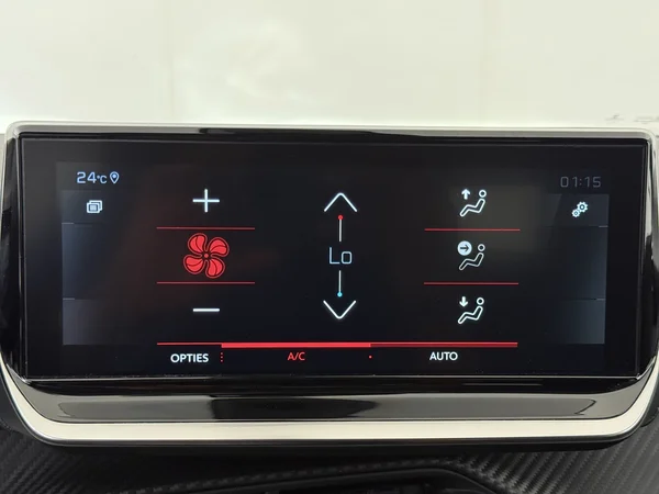 PEUGEOT 2008 (2022) — foto 18 van 27