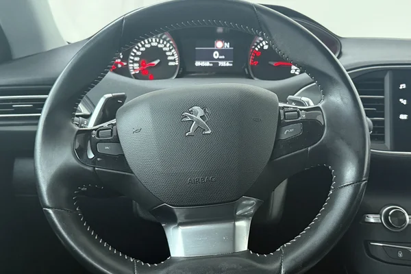 Peugeot 308 (2020) — foto 2 van 25