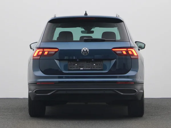 VOLKSWAGEN Tiguan (2022) — foto 2 van 21