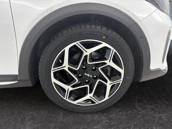 KIA XCeed (2024) — foto 4 van 35