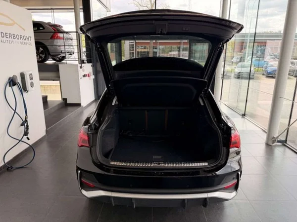 Audi Q3 (2022) — foto 18 van 20