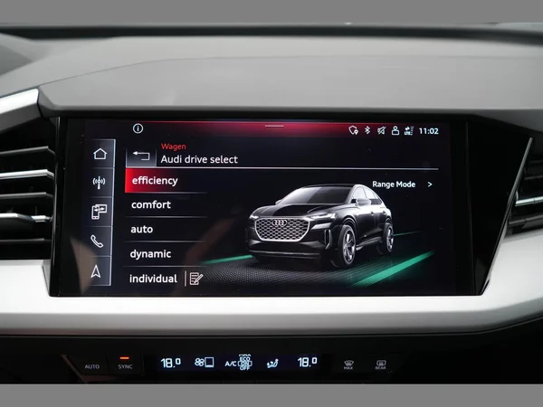 AUDI Q4 Sportback e-tron (2023) — foto 11 van 23
