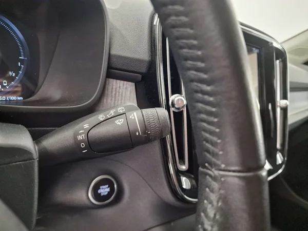 Volvo XC40 (2021) — foto 8 van 16