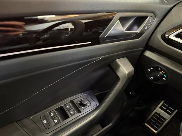 VOLKSWAGEN T-Roc (2026) — foto 3 van 24