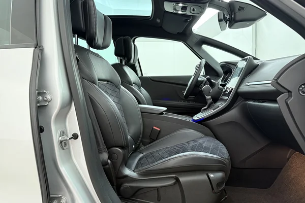 Renault Grand Scenic (2021) — foto 22 van 24
