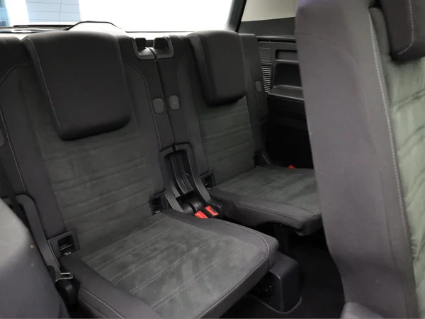 VOLKSWAGEN Touran (2022) — foto 2 van 25