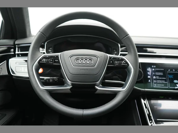 AUDI A8 Long PHEV (2024) — foto 6 van 53
