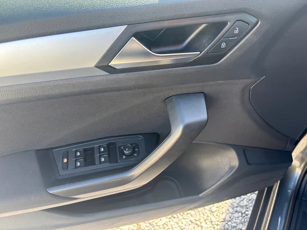VOLKSWAGEN T-Roc (2022) — foto 5 van 17