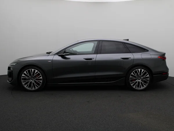 AUDI A6 Sportback e-tron (2025) — foto 15 van 29
