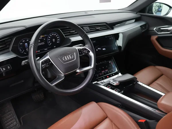 Audi e-tron (2022) — foto 2 van 28