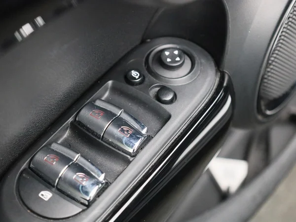 MINI Cooper (2022) — foto 21 van 38
