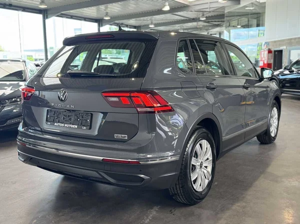 Volkswagen Tiguan (2021) — foto 12 van 17