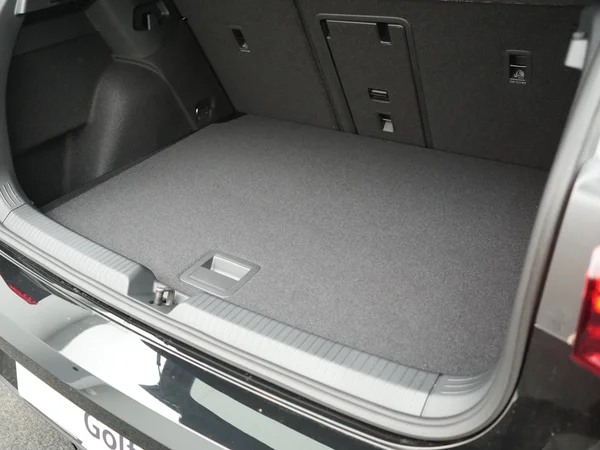 VOLKSWAGEN Golf VIII (2026) — foto 4 van 10