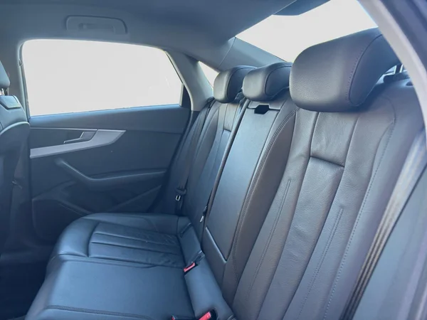 AUDI A4 (2019) — foto 13 van 21