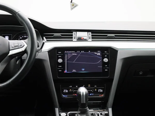 Volkswagen Passat (2021) — foto 3 van 36
