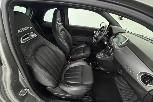 Abarth 595 (2021) — foto 7 van 27
