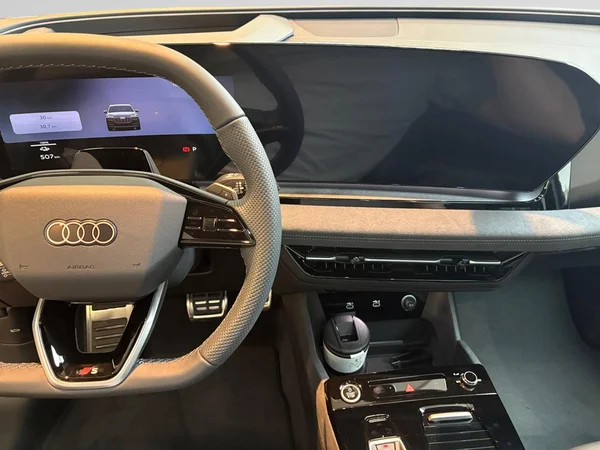AUDI Q6 e-tron (2026) — foto 3 van 24