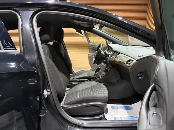 Opel Astra (2020) — foto 7 van 22