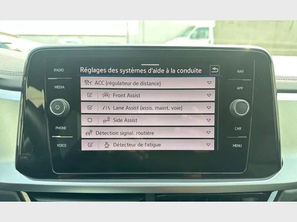 Volkswagen T-Roc (2022) — foto 10 van 25