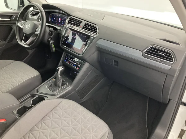 VOLKSWAGEN Tiguan (2021) — foto 7 van 36