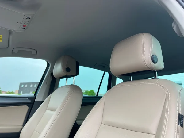 VOLKSWAGEN Tiguan (2022) — foto 13 van 24