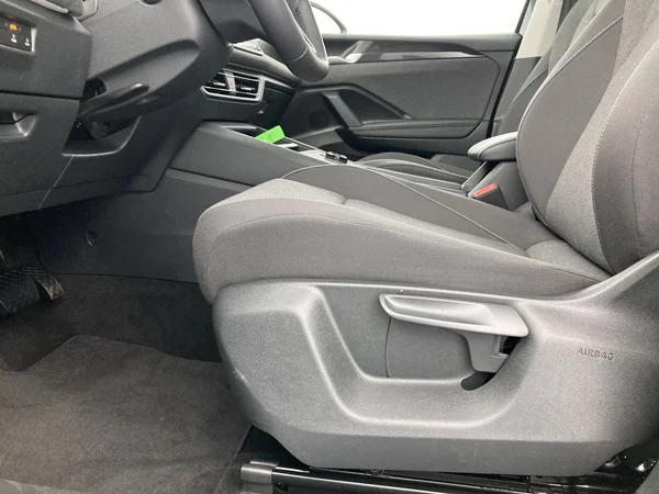 VOLKSWAGEN Tiguan (2025) — foto 25 van 36