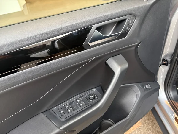 VOLKSWAGEN T-Roc (2026) — foto 5 van 15