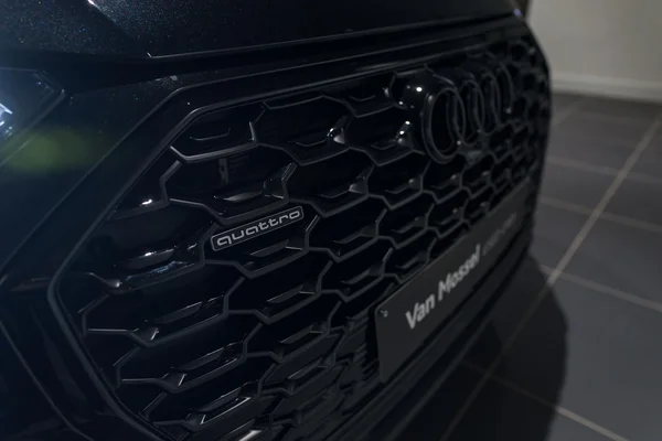 Audi Q5 (2023) — foto 8 van 34