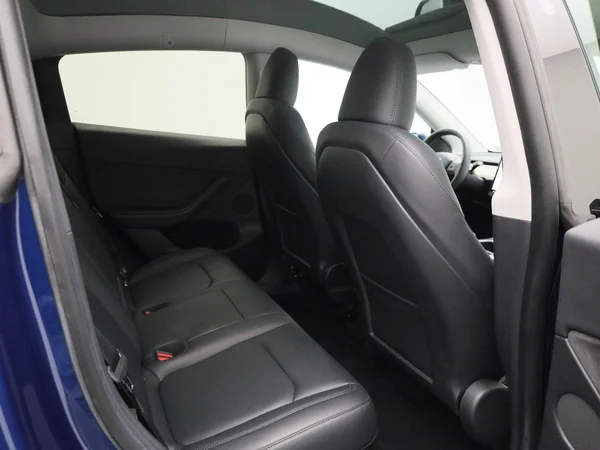 Tesla Model Y (2023) — foto 6 van 52