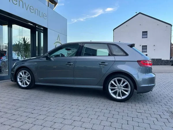 Audi A3 (2016) — foto 13 van 21