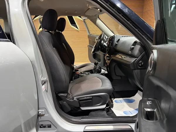 Mini One (2019) — foto 7 van 22