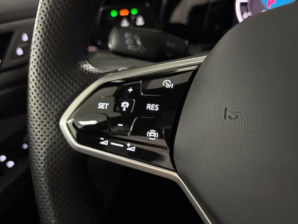 VOLKSWAGEN Golf VIII (2024) — foto 5 van 15