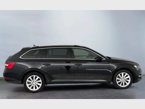 Skoda Superb Combi (2023) — foto 21 van 27