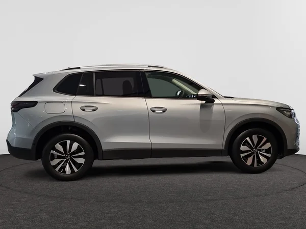 VOLKSWAGEN Tiguan (2026) — foto 14 van 15