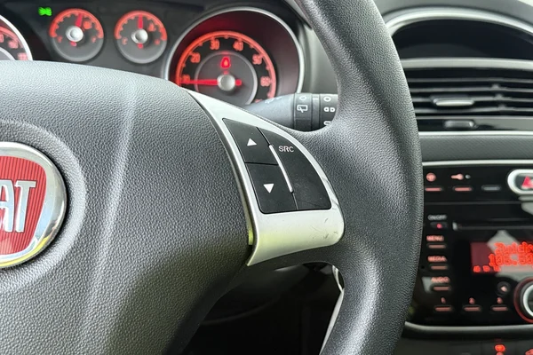 Fiat Punto (2017) — foto 6 van 39