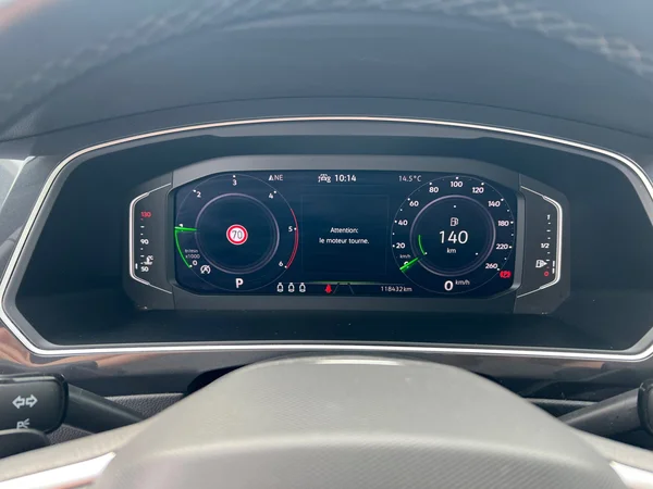 VOLKSWAGEN Tiguan (2021) — foto 16 van 17
