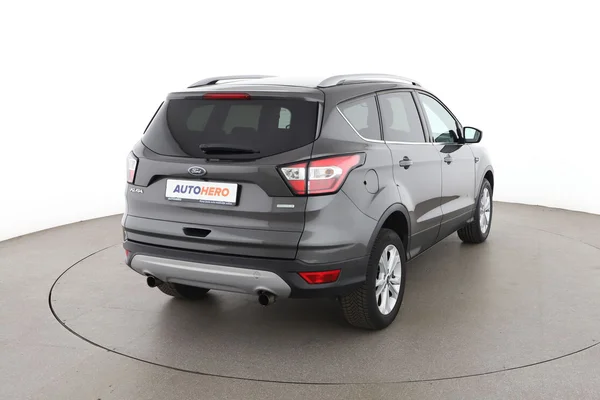 Ford Kuga (2018) — foto 12 van 16