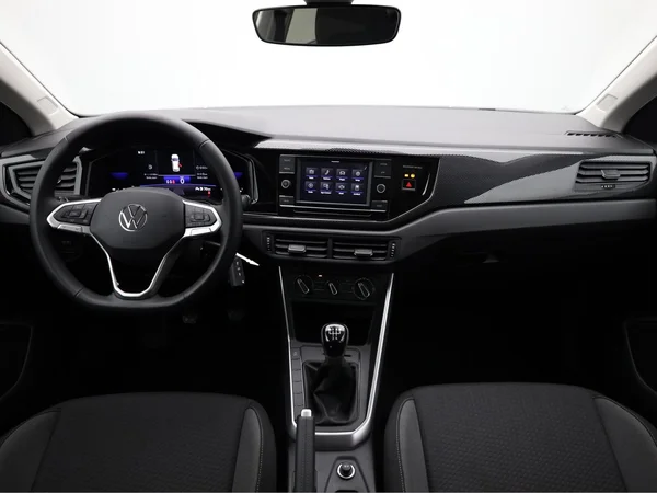 VOLKSWAGEN Polo (2022) — foto 18 van 19