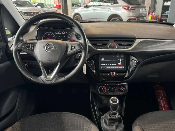 Opel Corsa (2018) — foto 12 van 14