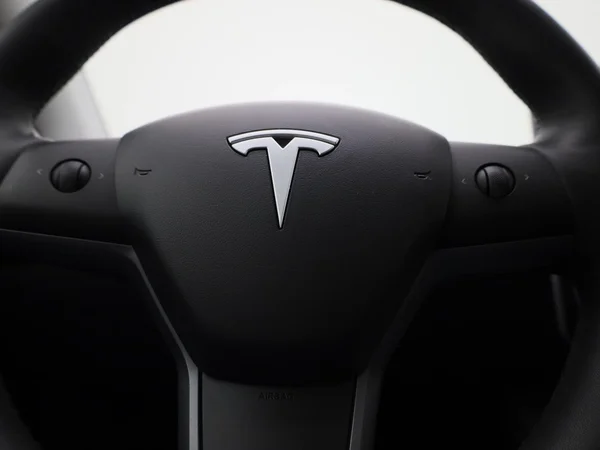 Tesla Model Y (2024) — foto 25 van 46
