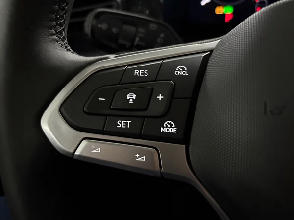 VOLKSWAGEN Tiguan (2025) — foto 15 van 16