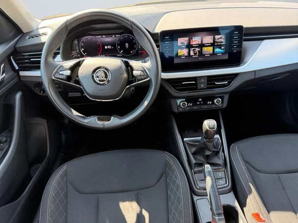 SKODA Kamiq (2022) — foto 6 van 31