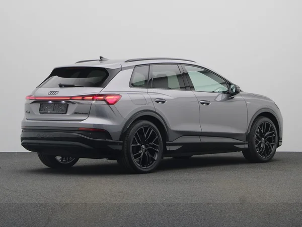 AUDI Q4 e-tron (2024) — foto 12 van 26