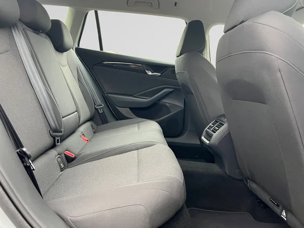 VOLKSWAGEN Passat SW (2024) — foto 11 van 23