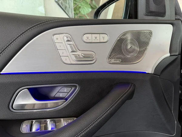 Mercedes-Benz GLE (2024) — foto 14 van 23