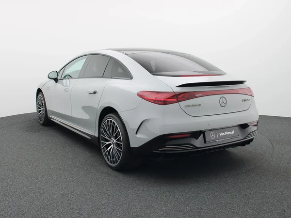 Mercedes-Benz EQE (2025) — foto 12 van 33
