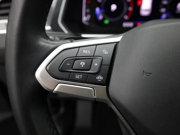 VOLKSWAGEN Tiguan (2023) — foto 3 van 20