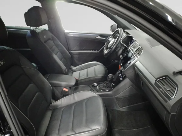 VOLKSWAGEN Tiguan (2020) — foto 8 van 23