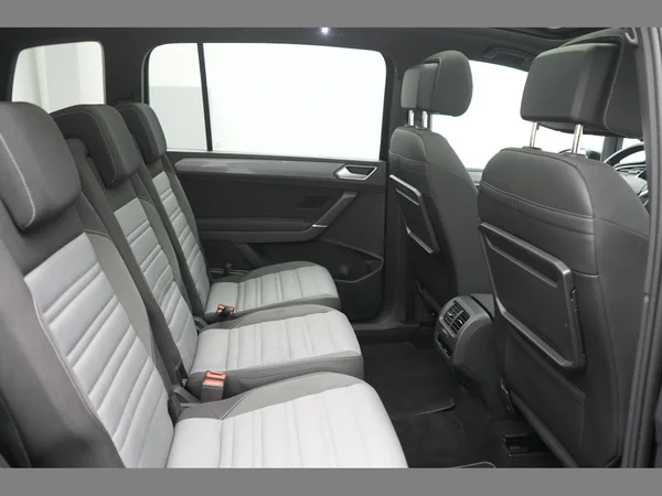 VOLKSWAGEN Touran (2023) — foto 11 van 30