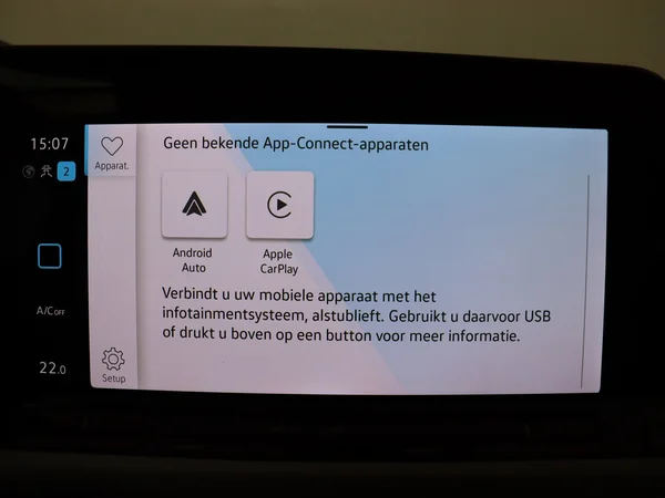 VOLKSWAGEN Golf (2024) — foto 13 van 28